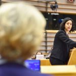 Manon Aubry: «Campagna vaccinale Ue fallimentare, mettiamo Von der Leyen sotto inchiesta»