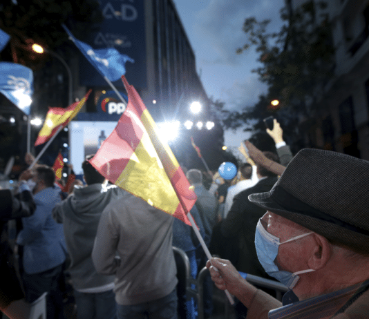 Madrid resta nel ventesimo secolo, la destra non perde la presa sulla capitale