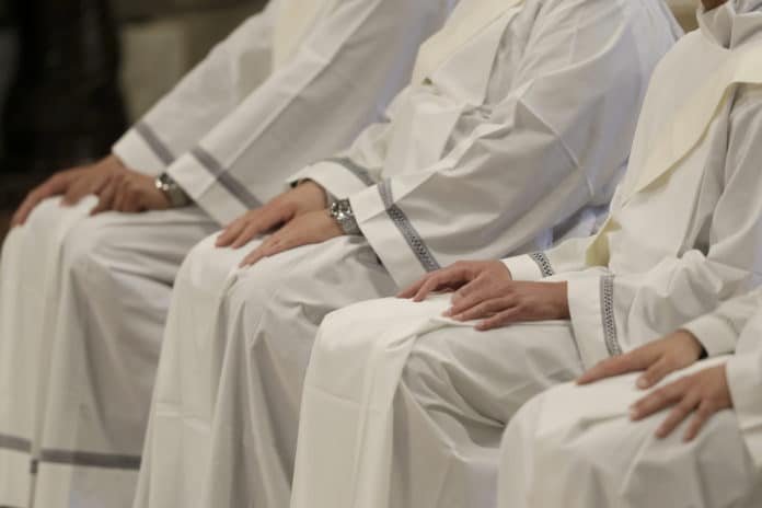 Papa Francesco nomina 9 giovani sacerdoti nella basilica di San Pietro