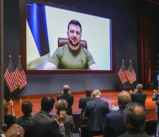 «Vantarsi di uccidere i generali russi e innamorarsi dell’Ucraina è una follia» secondo il NY Times