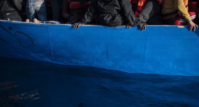 La nave Aita Mari della ong spagnola salva migranti nel mar mediterraneo
