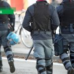 Identificarsi: due pesi e due misure. Per capovolgere la realtà