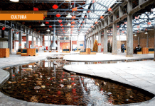 Il soffitto di cemento dell’architettura