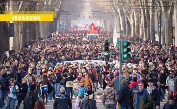 La piazza, la melma, il potere