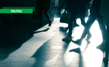 Prima è toccato ai giudici “di sinistra”, poi ai giornalisti, agli artisti, ai manifestanti, agli studenti. Ora agli insegnanti. Schedateci tutti