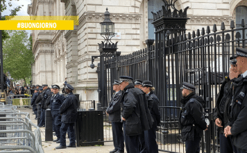 Starmer cade inseguendo la destra. E in Italia c’è già chi lo piange
