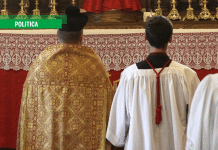 Sull’altare del nuovo fascismo. Dietro lo scisma: i lefebvriani, i Maga e la destra italiana