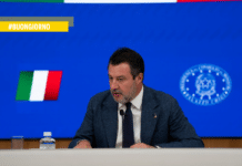 Al camionista la sedia, al ragazzino la cella