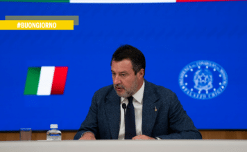 Al camionista la sedia, al ragazzino la cella